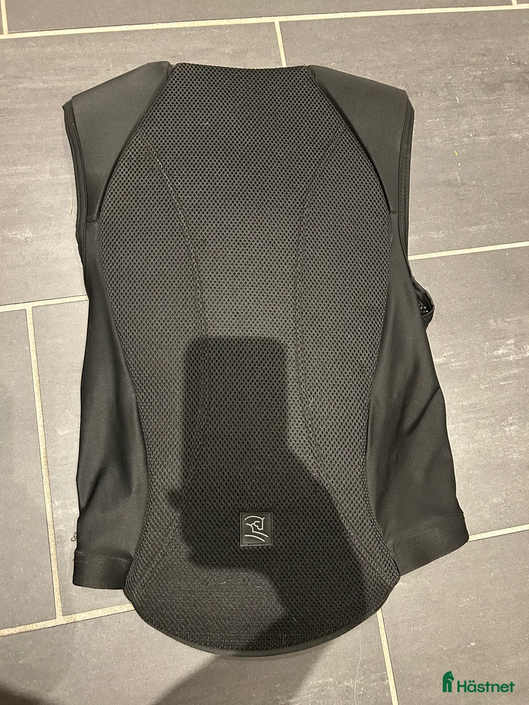 Säkerhetsvästar ryttarutrustning till salu: Fint ryggskydd level 2 i Kungälv - Annons 2