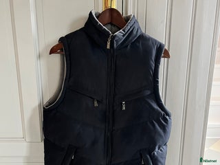 Övrigt Ridkläder ryttarutrustning till salu: Dunväst Equitheme i Eskilstuna - Annons 1