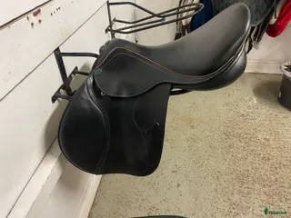 Sadlar hästutrustning Lippo Fazzino Sadel 16,5 tum Svart i Växjö - Annons 6