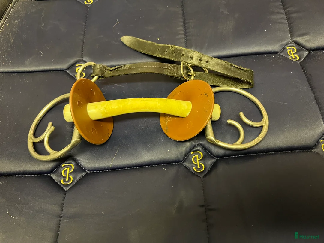 Bett hästutrustning till salu: Kimblehook bett i gummi - Annons 1