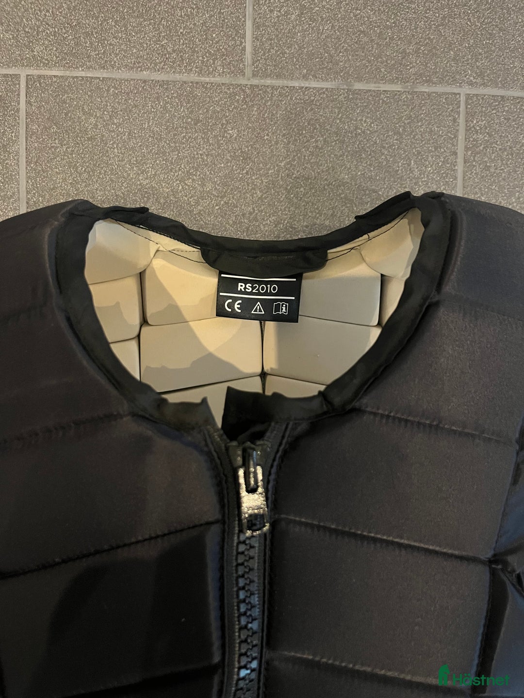 Säkerhetsvästar ryttarutrustning till salu: Racesafe xs  i Örebro - Annons 2