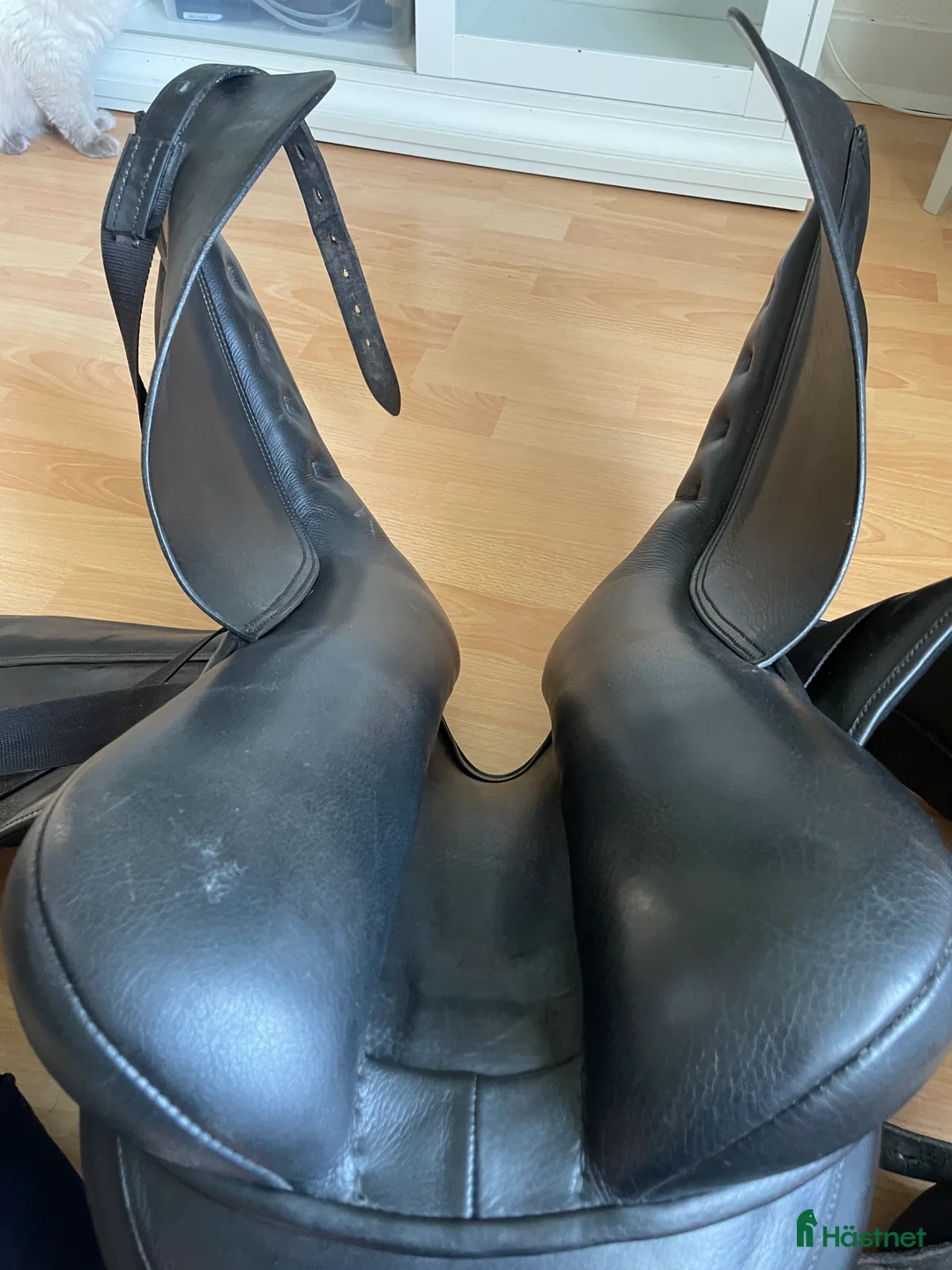 Sadlar hästutrustning till salu: 🐴 Knight Dressyrsadel 17” – MW, omvärmbar bom - Annons 5