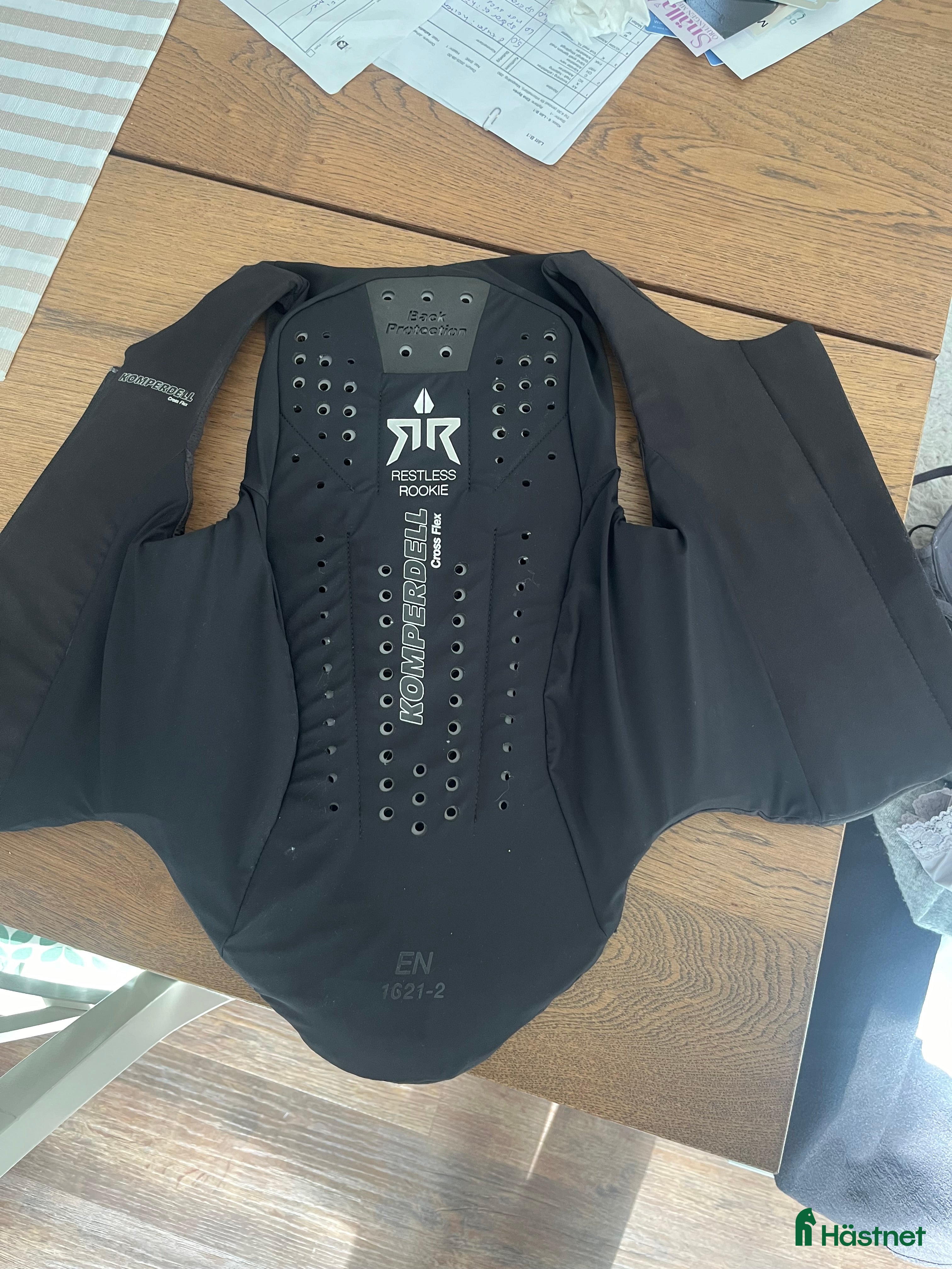 Säkerhetsvästar ryttarutrustning till salu: Ryggskydd Komperdell Cross Flex i Oskarshamn - Annons 18