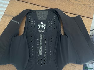 Säkerhetsvästar ryttarutrustning till salu: Ryggskydd Komperdell Cross Flex i Oskarshamn - Annons 22