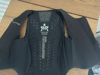 Säkerhetsvästar ryttarutrustning till salu: Ryggskydd Komperdell Cross Flex i Oskarshamn - Annons 15