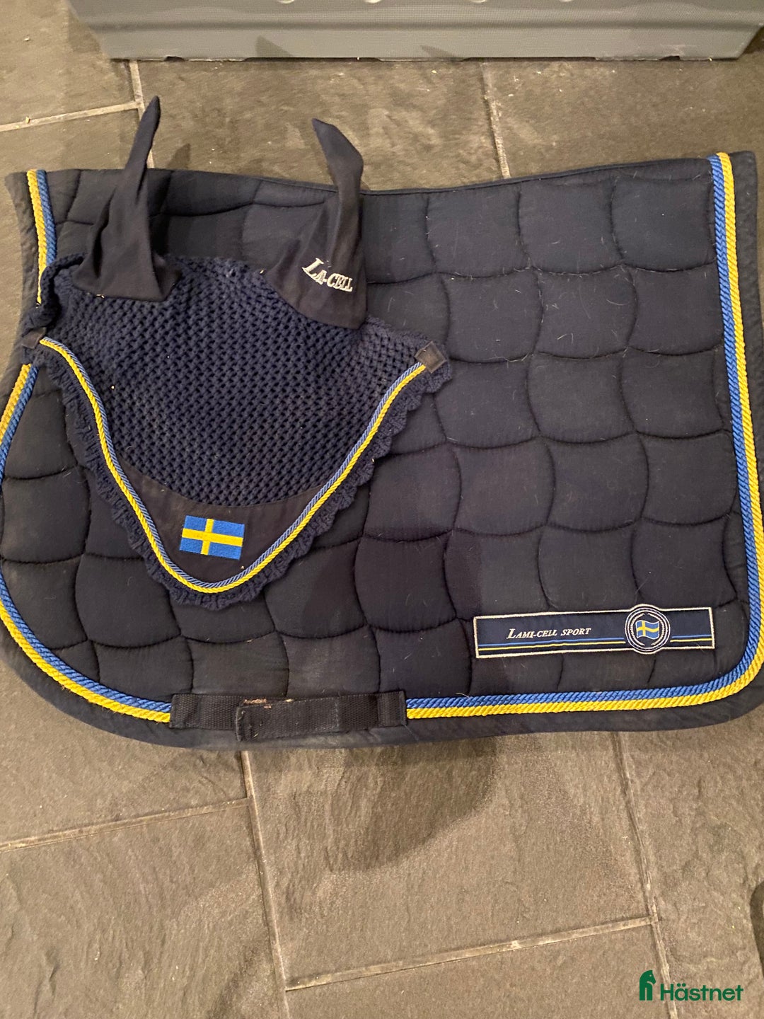 Schabrak & Vojlockar hästutrustning till salu: Schabrak + huva i Tjureda - Annons 1