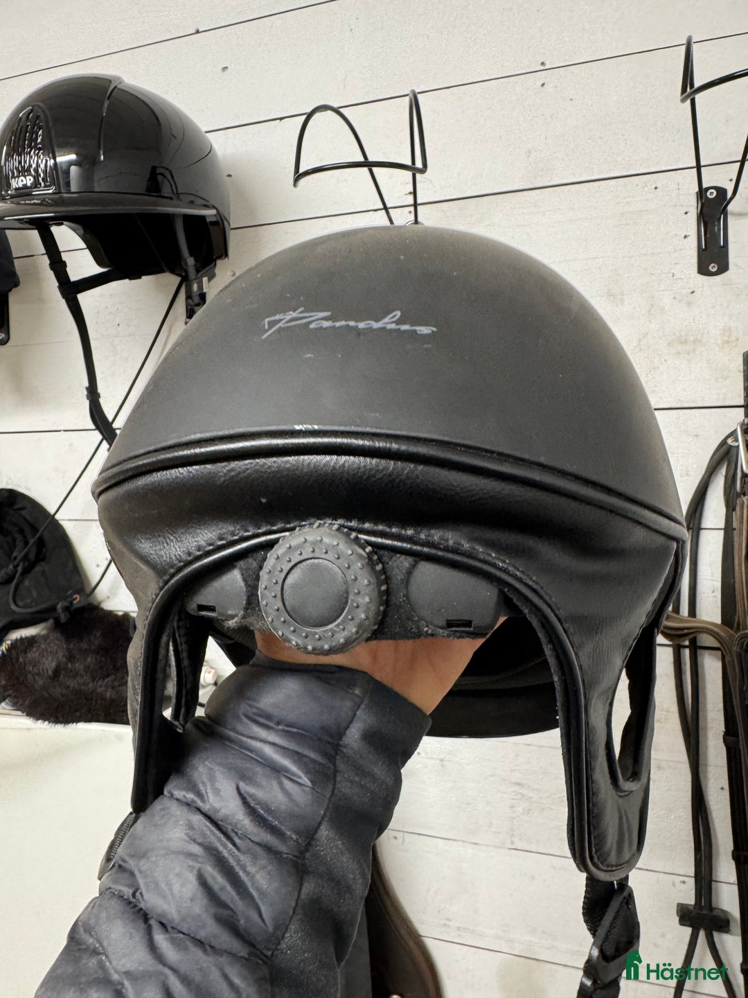 Hjälmar ryttarutrustning till salu: Back on track hjälm mips  i Ullånger - Annons 3