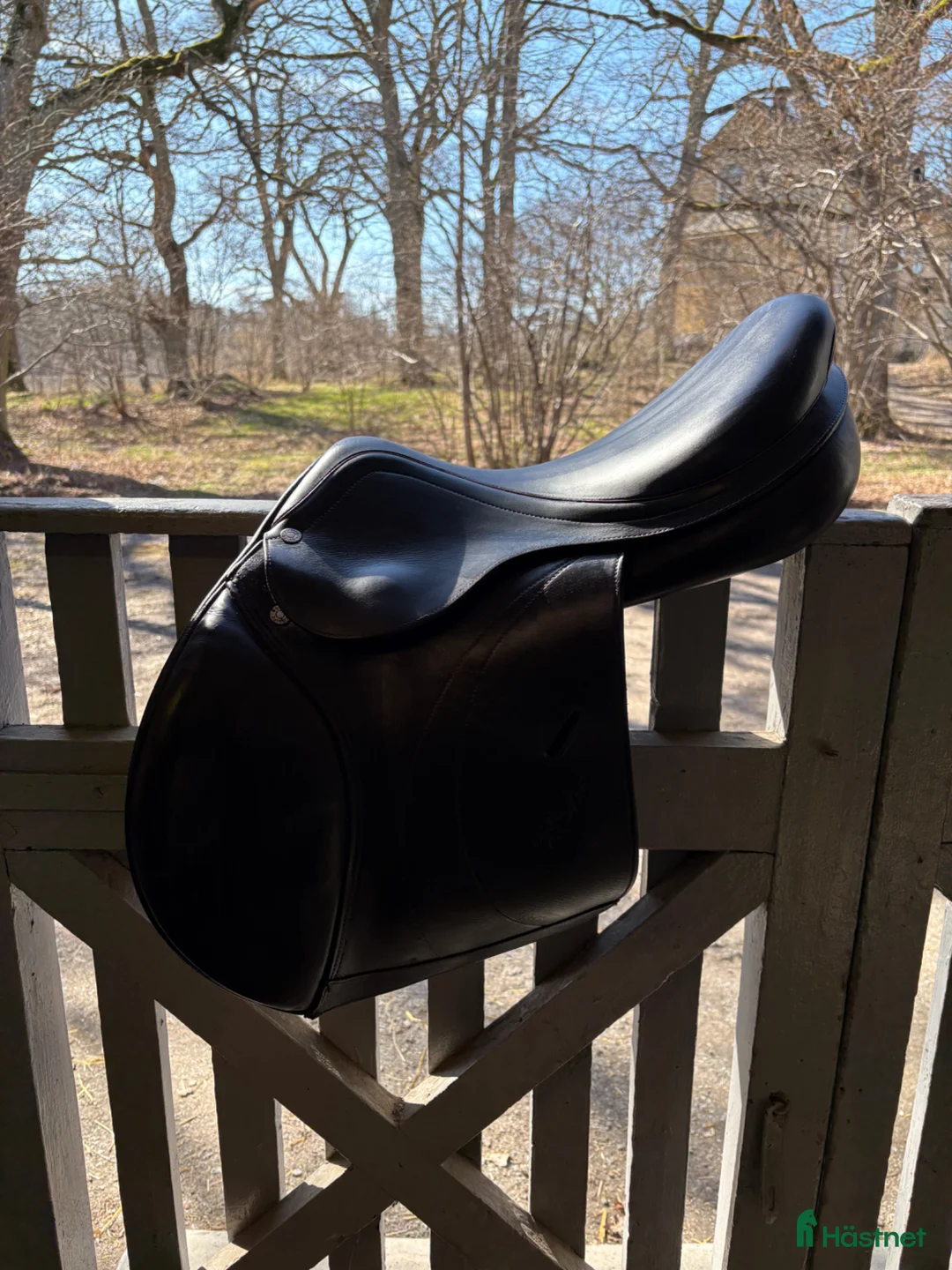 Sadlar hästutrustning till salu: Equipe hoppsadel 16” säljes - Annons 1