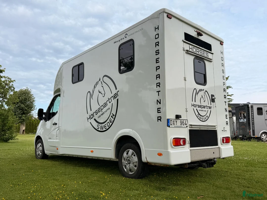 Hästlastbilar  fordon & transport till salu: Renault Nuyts Horsepartner - Annons 2