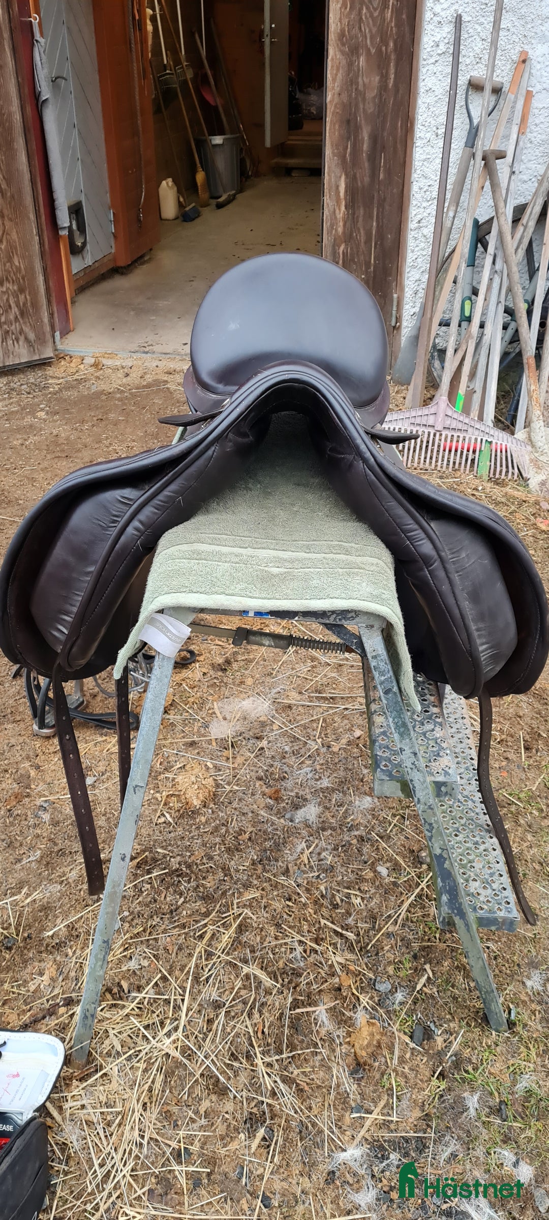 Sadlar hästutrustning till salu: Fin dressyrsadel  i Björkvik - Annons 3