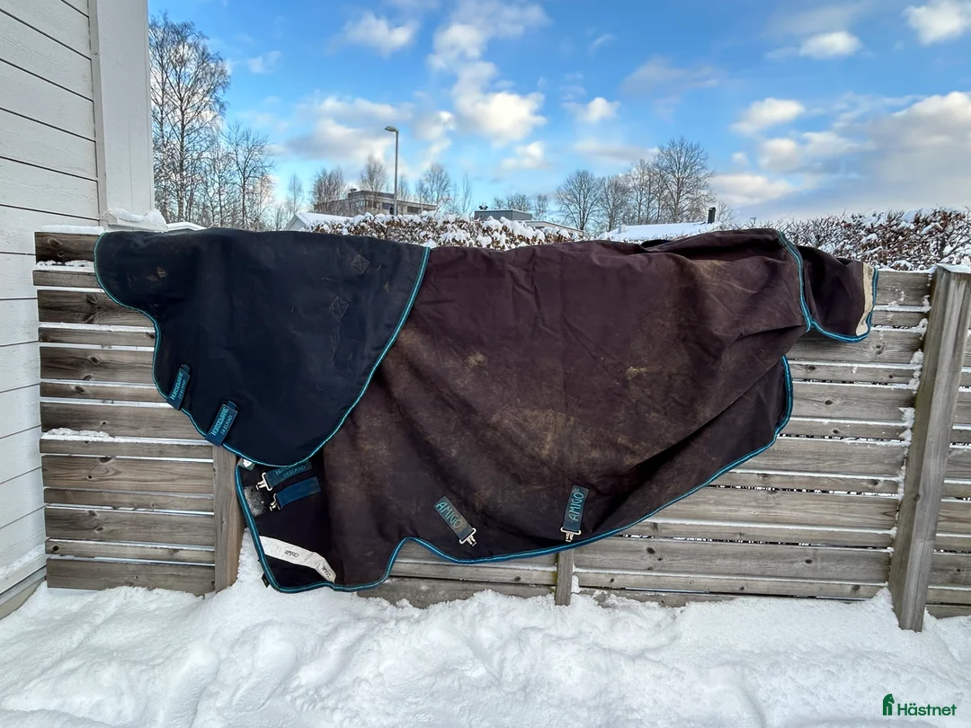 Täcken hästutrustning till salu: Horseware 130 med hals 100 gr i Älmhult - Annons 2