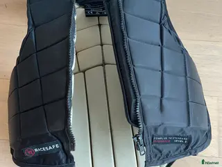 Säkerhetsvästar ryttarutrustning till salu: Racesafe Child stl M i Vallentuna - Annons 13