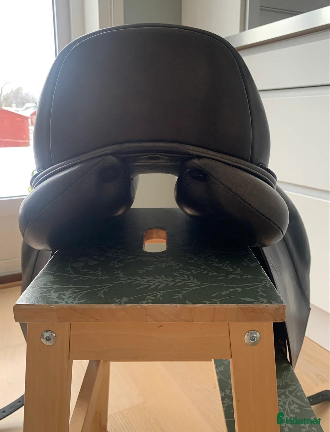 Sadlar hästutrustning till salu: Ikonic dressyr 16,5”. Koppjärn i Veddige - Annons 4