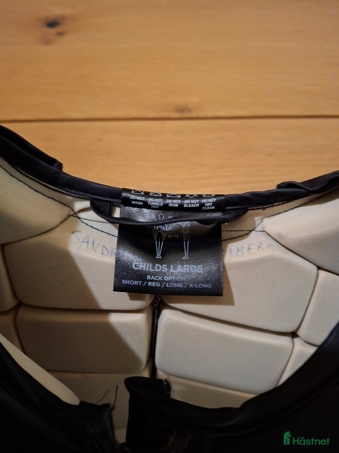 Säkerhetsvästar ryttarutrustning till salu: Racesafe ridväst i Örebro - Annons 2