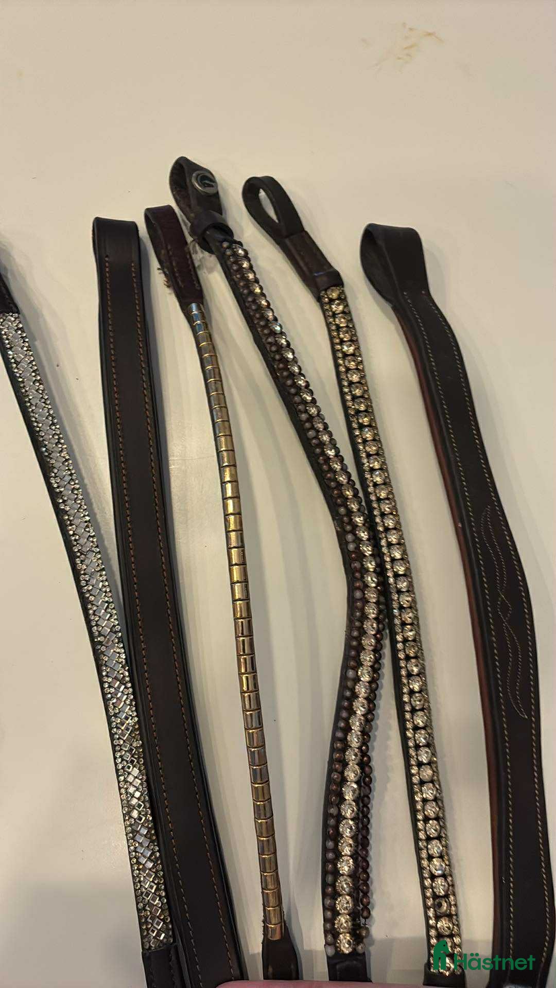 Träns hästutrustning till salu: Sex bruna pannband i Söderköping - Annons 1