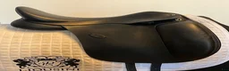 Sadlar hästutrustning till salu: Dressyrsadel Arena High Whiter Dressage 17,5" - Annons 1