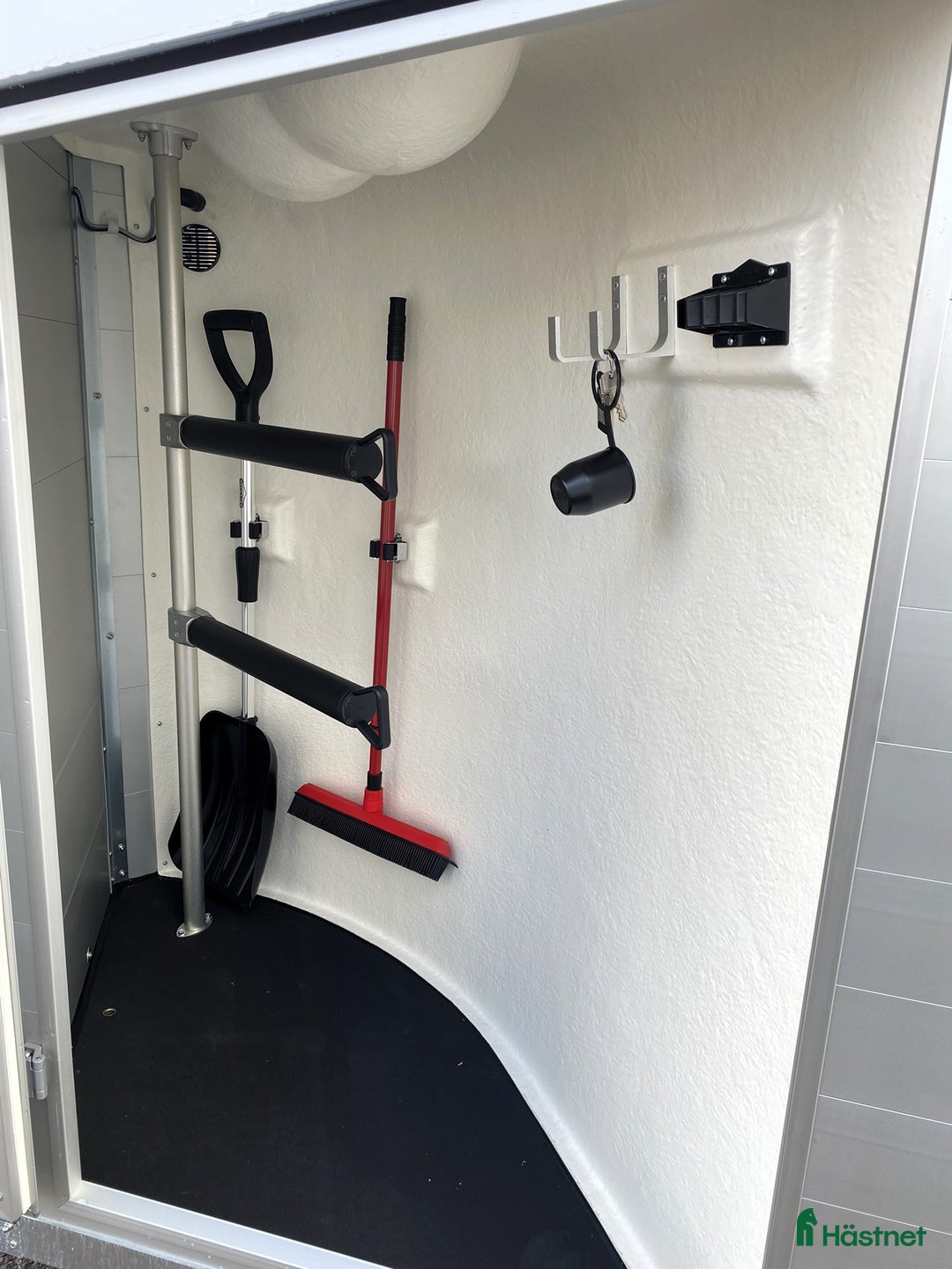 Hästtransporter  fordon & transport till salu: Tvåhästars Böckmann med sadelkammare i Kvicksund - Annons 11