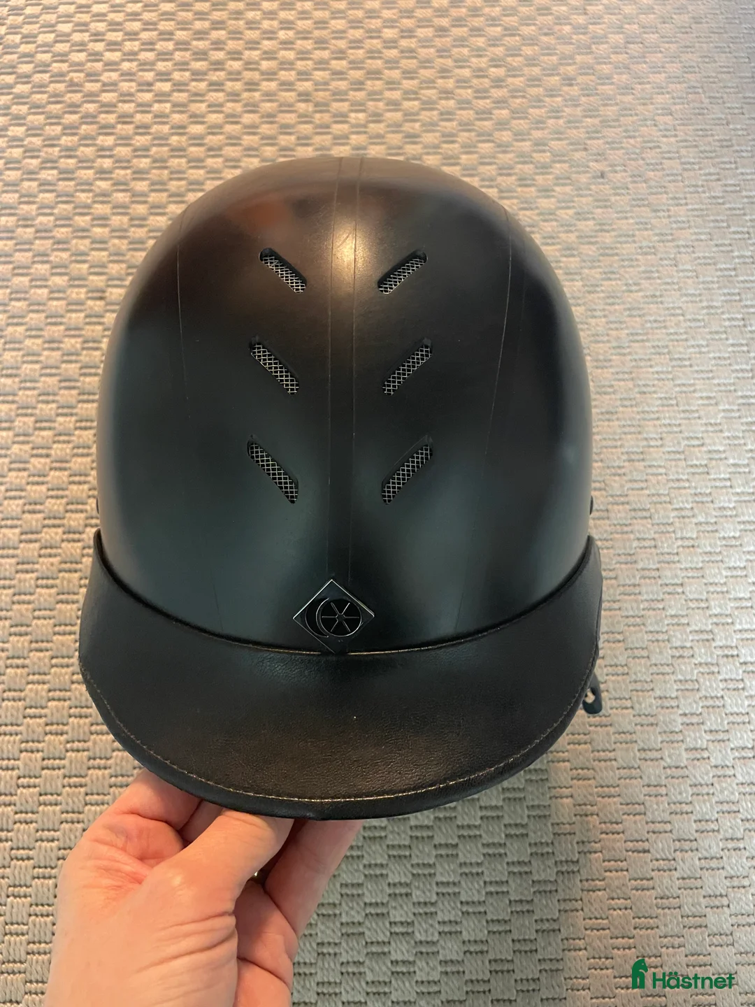 Hjälmar ryttarutrustning till salu: Mycket stilren och säker hjälm i Västerås - Annons 1