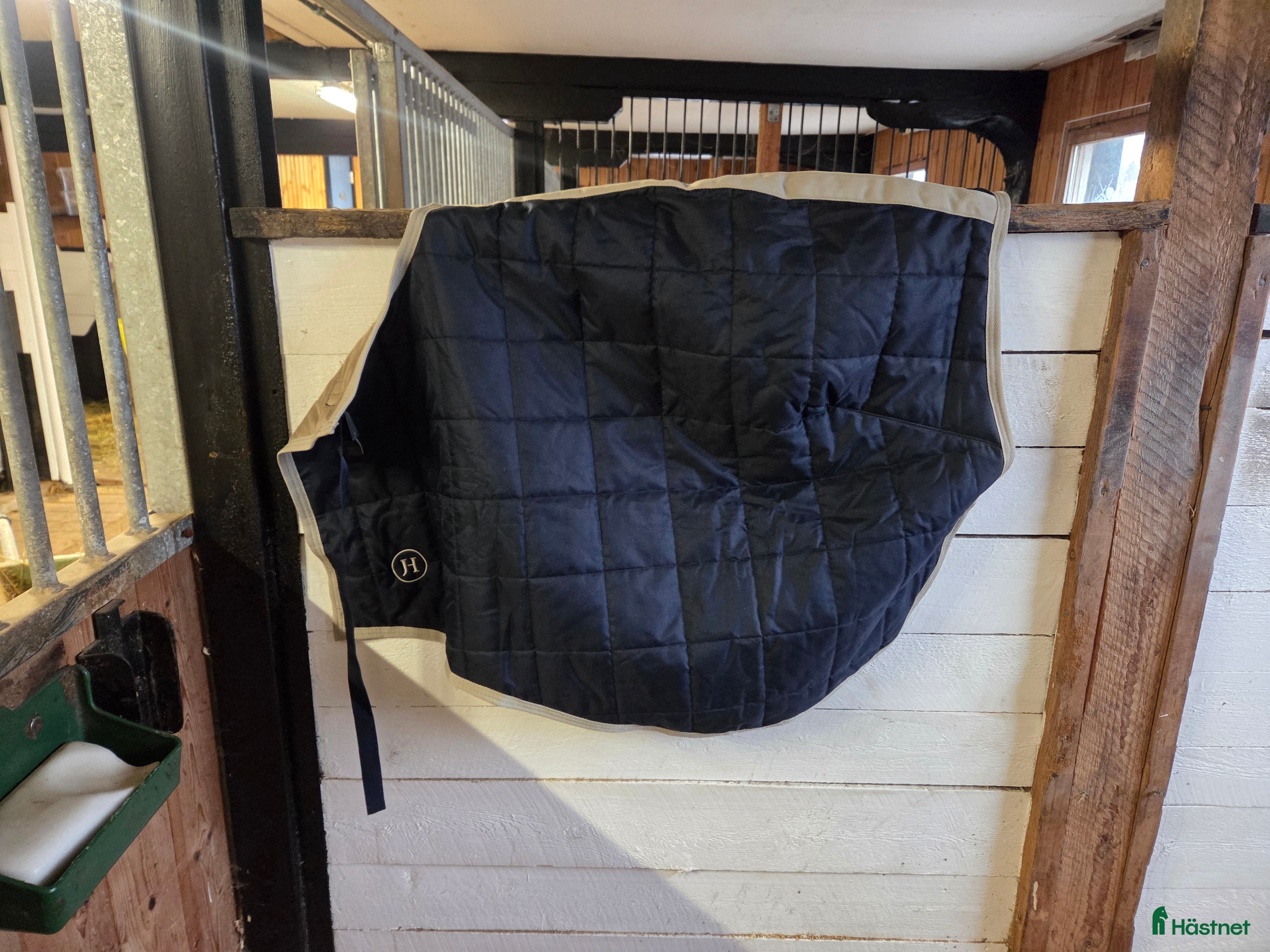 Täcken hästutrustning till salu: 100 g ländtäcke i Rånäs - Annons 5