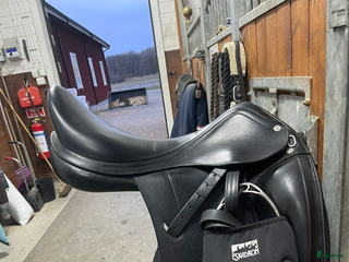 Sadlar hästutrustning till salu: Equipe Emporio Dressyrsadel i Östersund - Annons 4