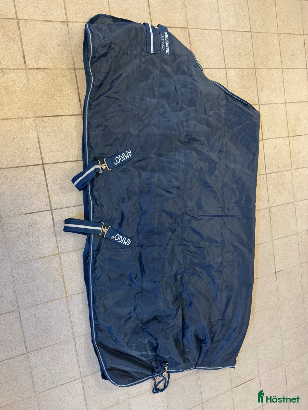 Täcken hästutrustning till salu: Amigo 100g - Annons 1