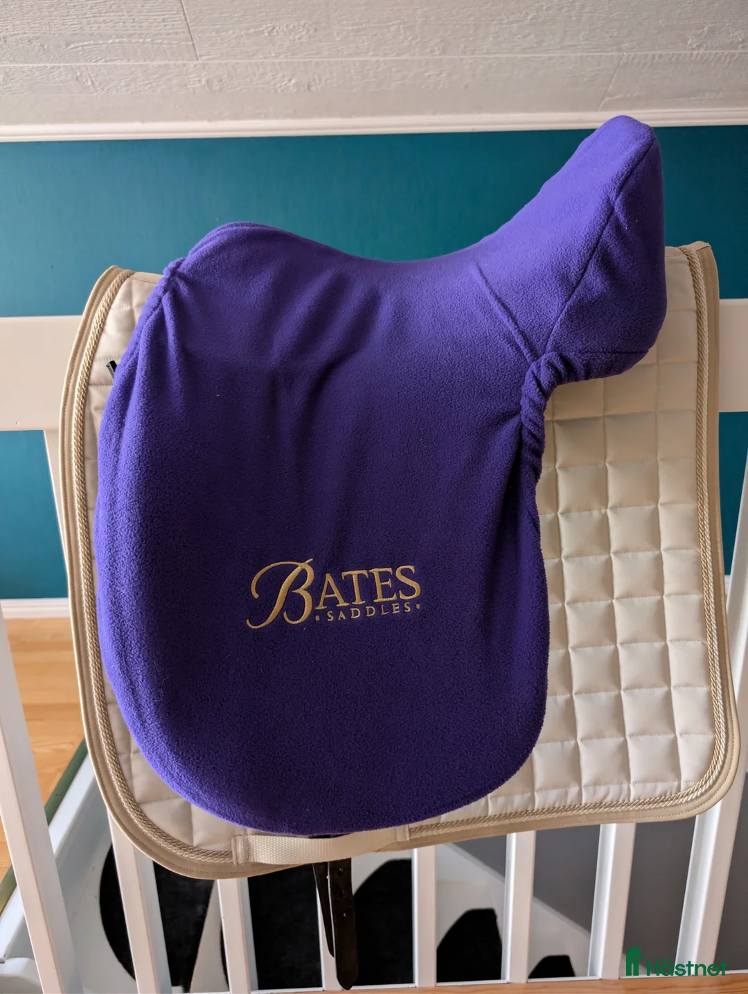 Sadlar hästutrustning till salu: Bates WIDE dressyr 17.5 - Annons 9