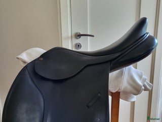 Sadlar hästutrustning till salu: Mycket fin hoppsadel Bates Caprilli 16 tum i Torslanda - Annons 1