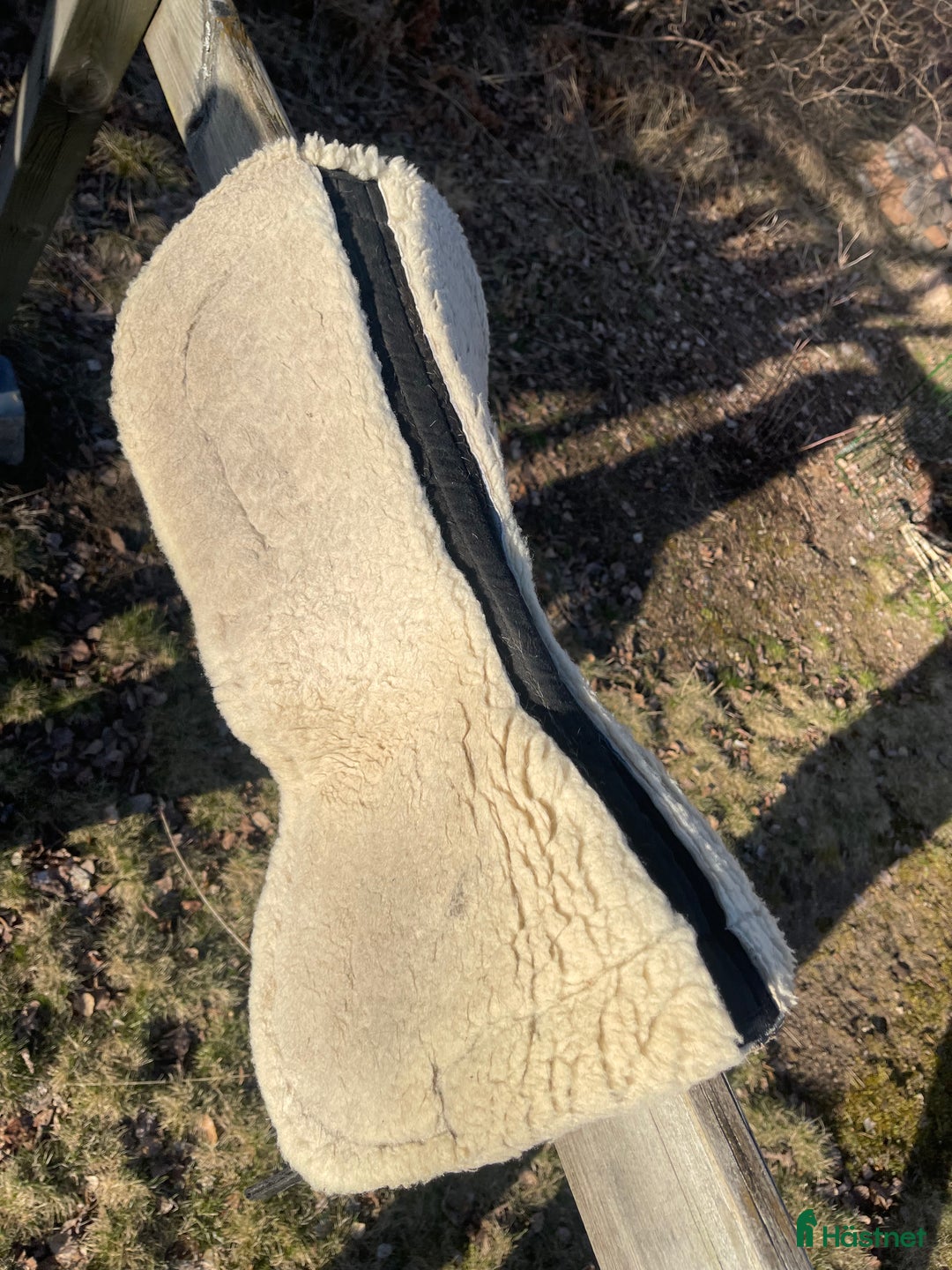 Schabrak & Vojlockar hästutrustning till salu: Fårskinnspadd i Norrköping - Annons 3