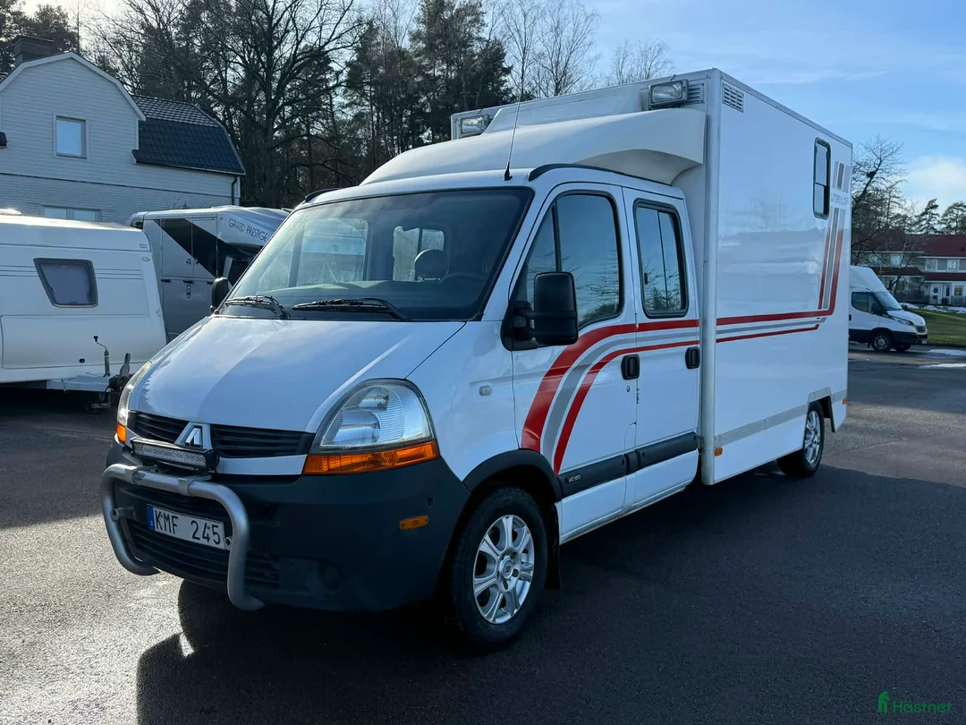 Hästlastbilar  fordon & transport till salu: Välvårdad hästlastbil från UME med 6 sittplatser  - Annons 1