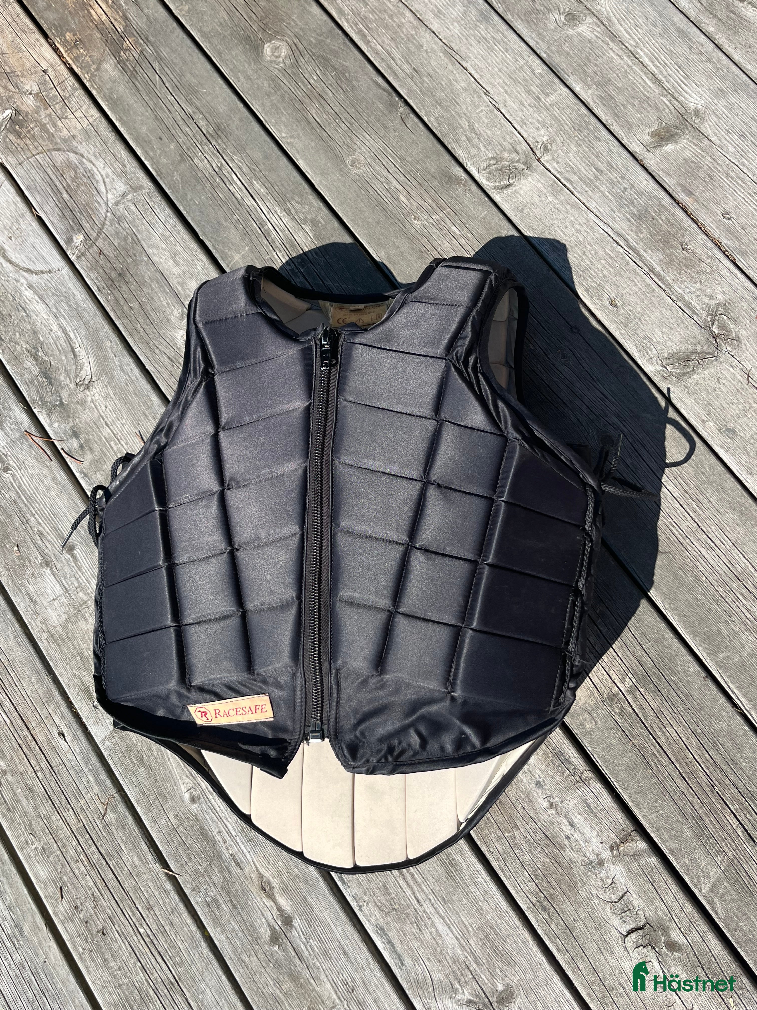 Säkerhetsvästar ryttarutrustning till salu: Racesafe väst i Nacka - Annons 10