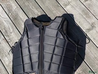 Säkerhetsvästar ryttarutrustning till salu: Racesafe väst i Nacka - Annons 14