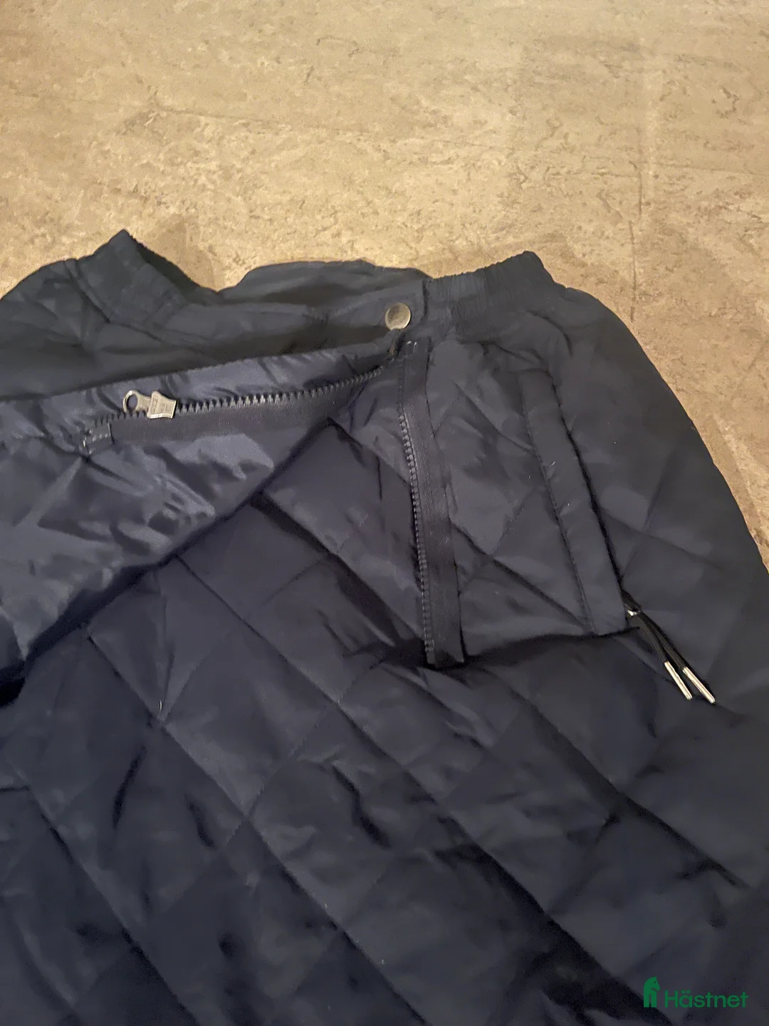 Övrigt Ridkläder ryttarutrustning till salu: Marinblå ridkjol från CRW⭐️ i Gemla - Annons 3