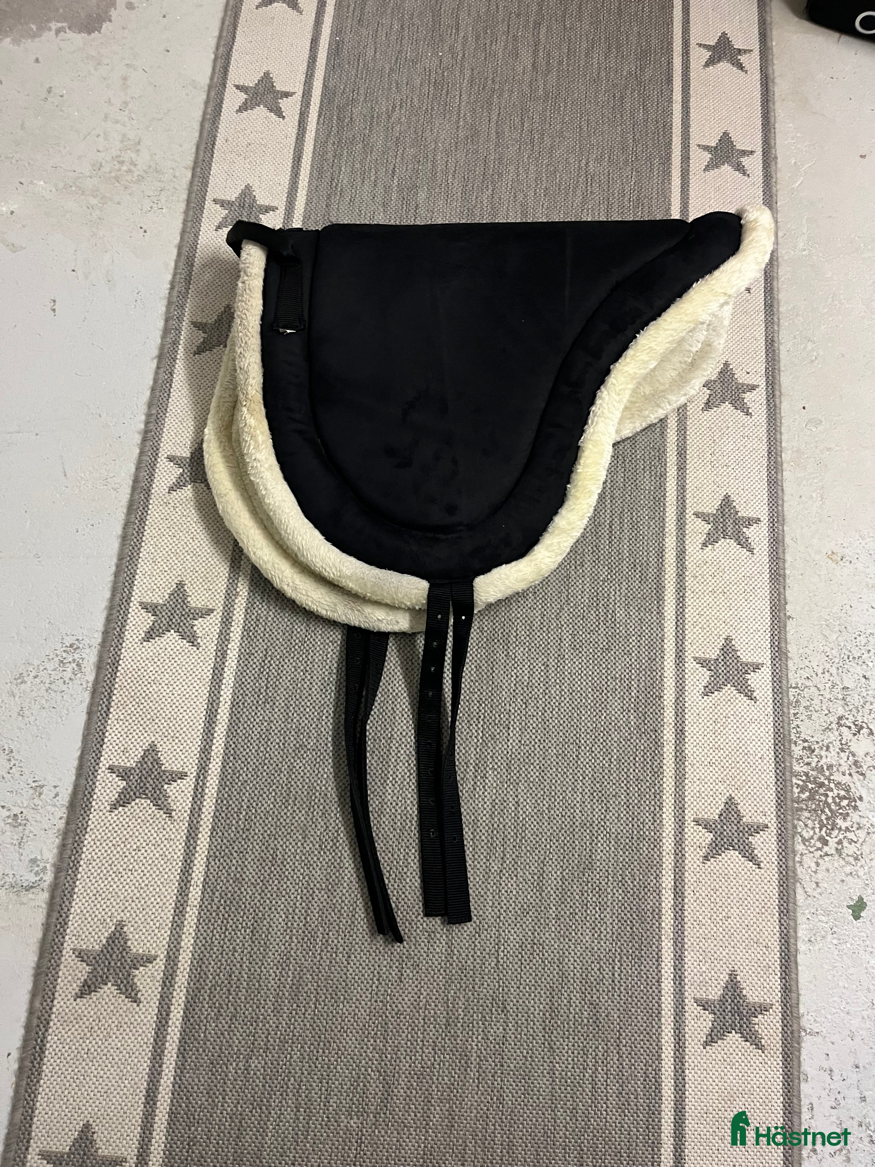 Schabrak & Vojlockar hästutrustning till salu: Barbackapad Fairfield i Gråbo - Annons 14