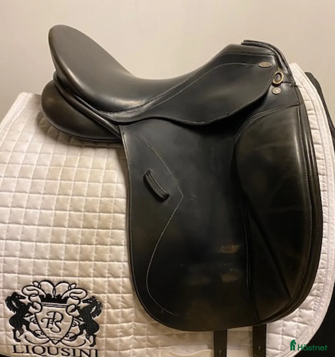 Sadlar hästutrustning till salu: Dressyrsadel KenTaur  i Uppsala - Annons 1