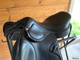 Sadlar hästutrustning till salu: Amerigo DJ hoppsadel i Oskarshamn - Annons 2