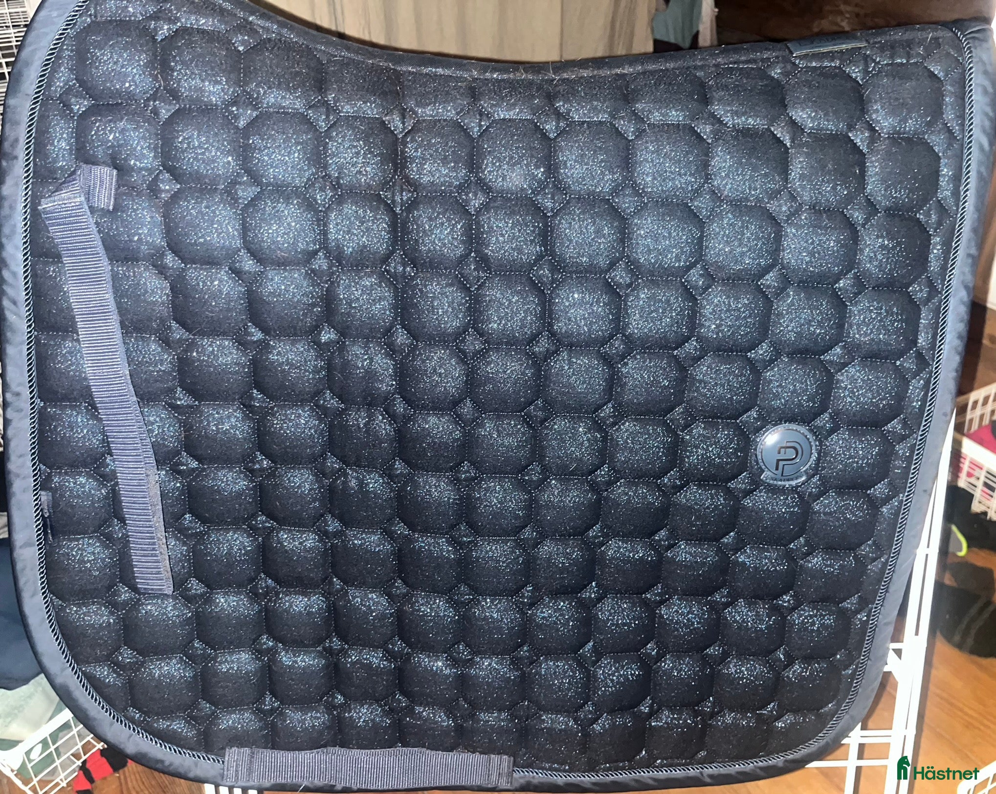 Schabrak &amp; Vojlockar hästutrustning till salu: Använt 1 ggr Eskadron blå glitter full dressyr  i Vallentuna - Annons 3