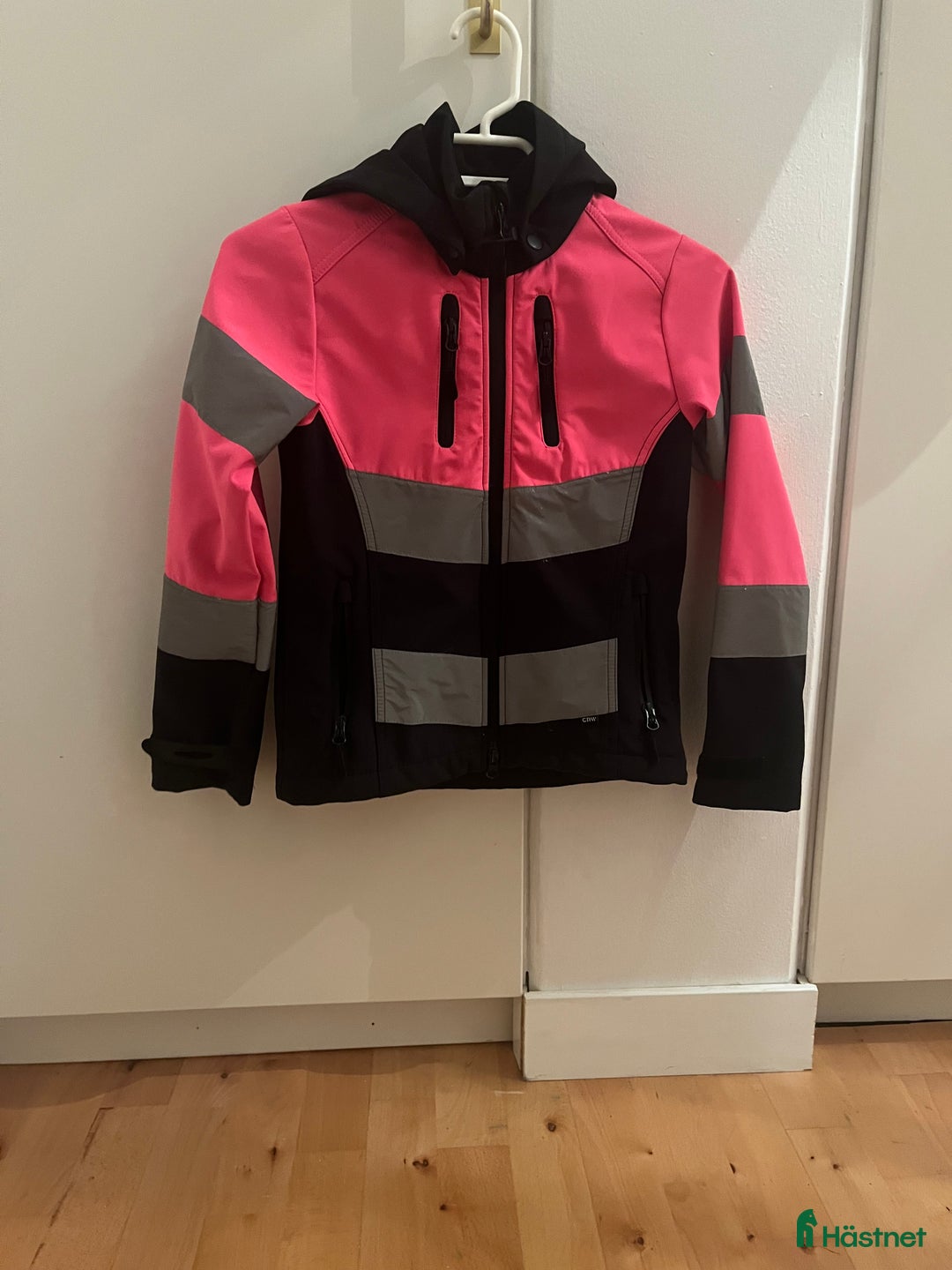 Jackor & Kavajer ryttarutrustning till salu: crw reflex jacka  i Saltsjö-Boo - Annons 1