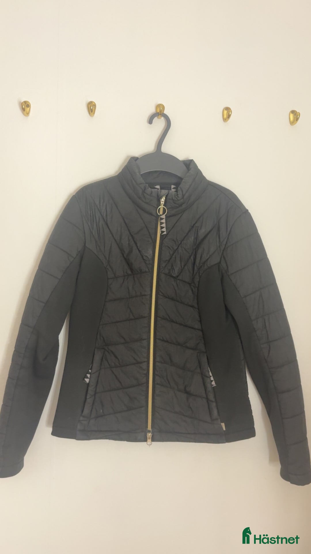 Jackor & Kavajer ryttarutrustning till salu: Ridjacka i Vaxholm - Annons 1