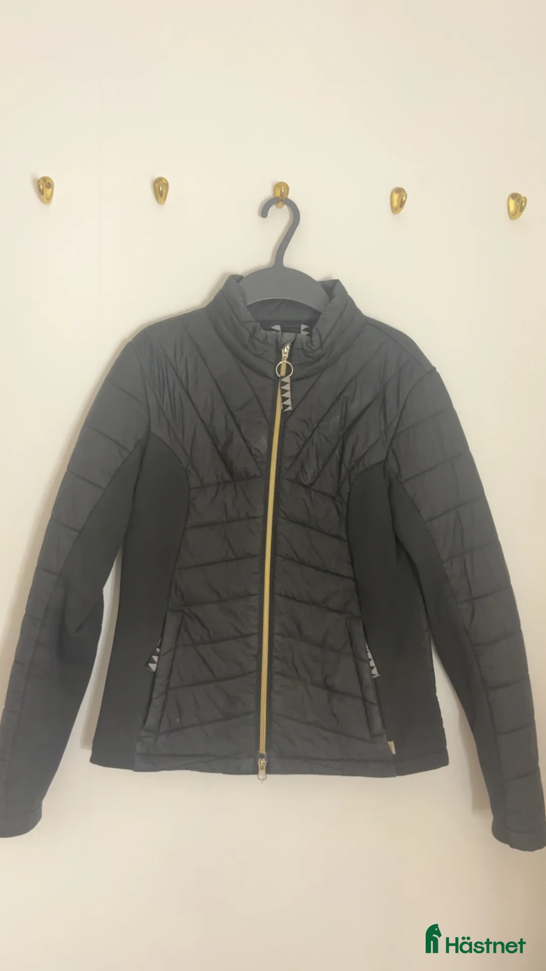 Jackor & Kavajer ryttarutrustning till salu: Ridjacka i Vaxholm - Annons 1