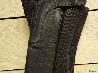 Ridstövlar ryttarutrustning till salu: Svarta läderchaps i Nora - Annons 24