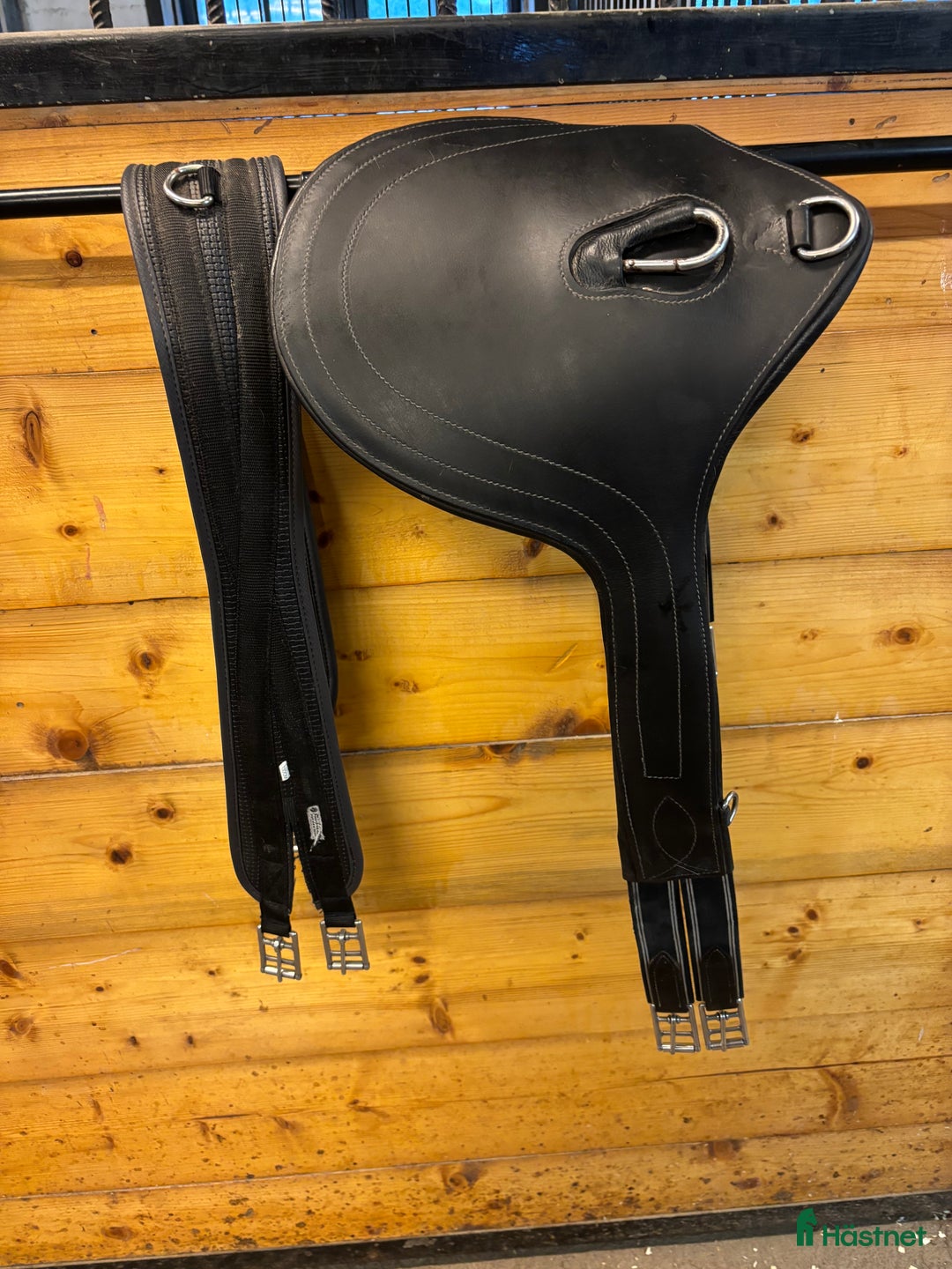 Sadeltillbehör hästutrustning till salu: En neoprenegjord+ lädergjord med platta i Kramfors - Annons 1