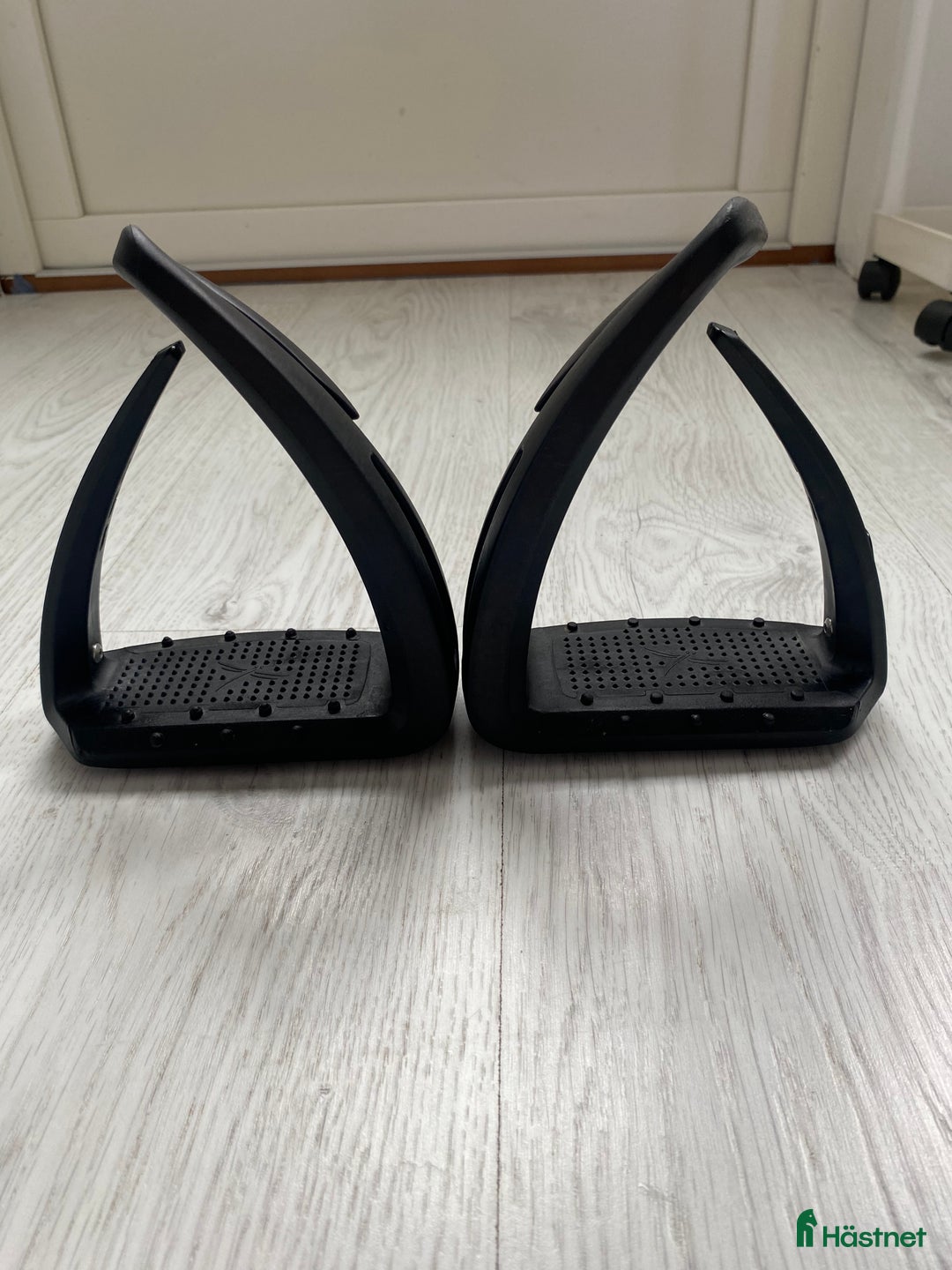 Stigbyglar hästutrustning till salu: Freejump softup i Källby - Annons 2