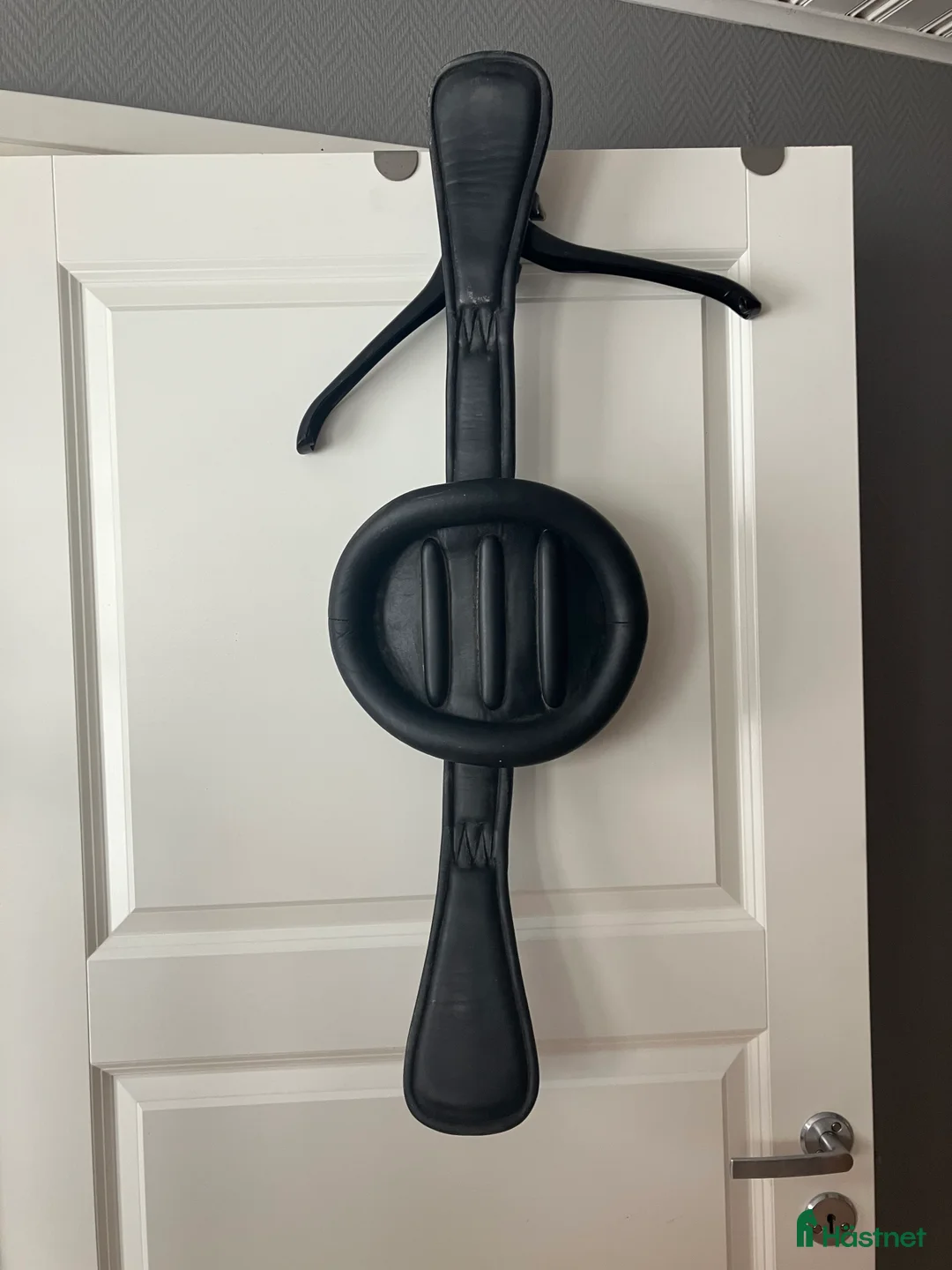 Sadeltillbehör hästutrustning till salu: Svart Dressyrgjord Prestige med stor platta  i Kågeröd - Annons 1