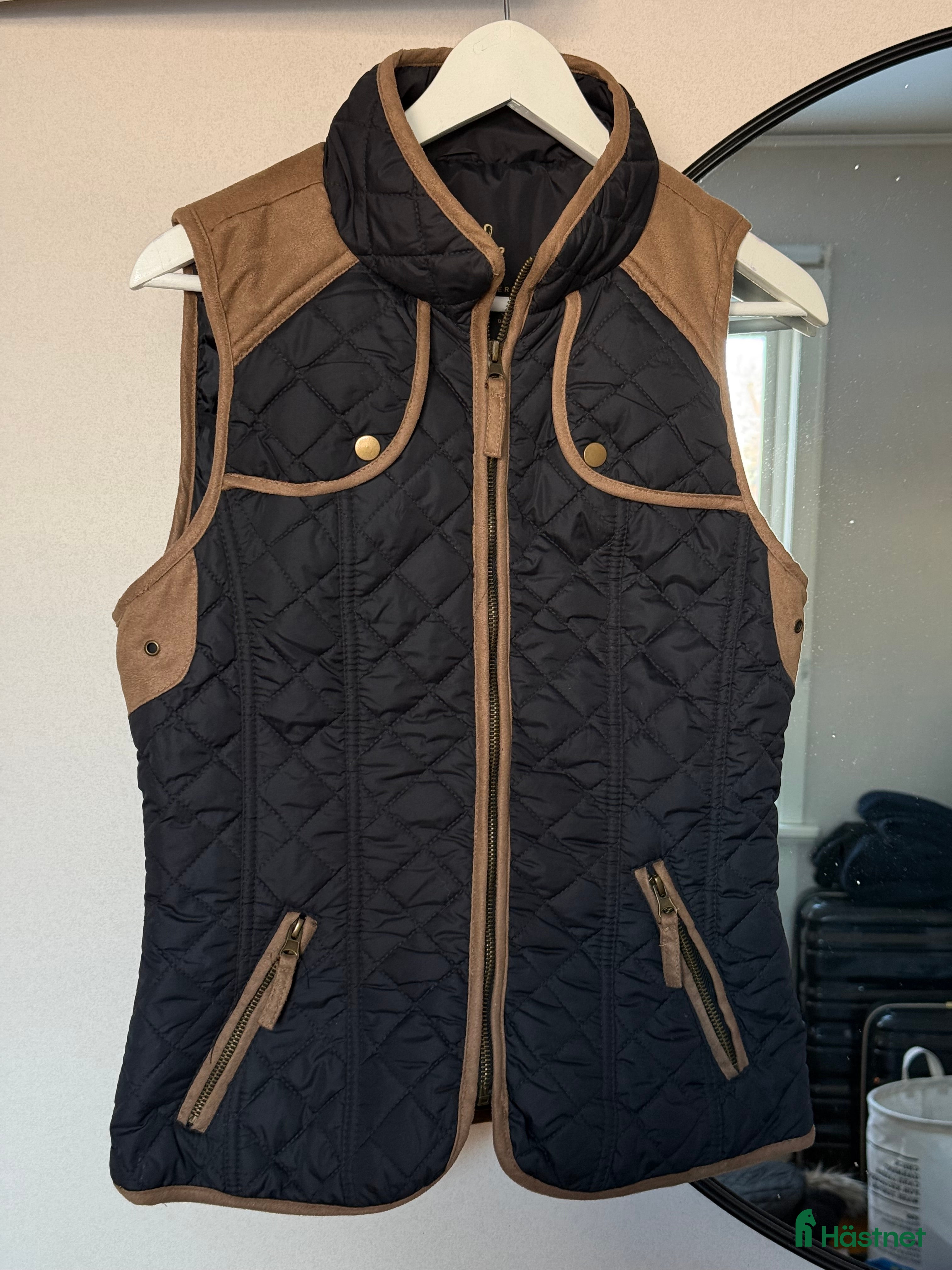 Jackor & Kavajer ryttarutrustning till salu: Stilren väst  - Annons 18