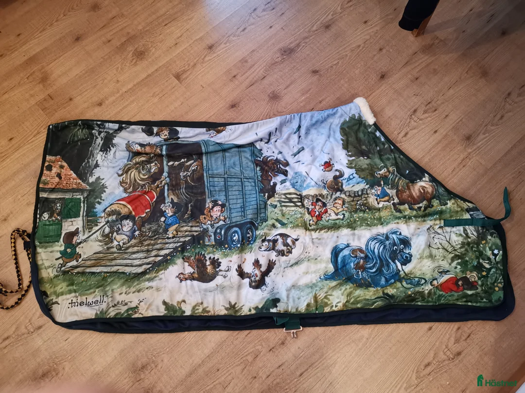 Täcken hästutrustning till salu: Fleece täcke  i Ludvika - Annons 1