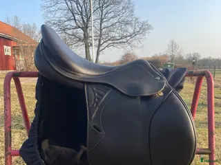 Sadlar hästutrustning Prestige Versilles New - Annons 1