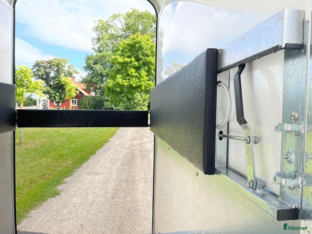 Hästtransporter  fordon & transport till salu: Fautras JMS demovagn 20% rabatt i Sorunda - Bild 4