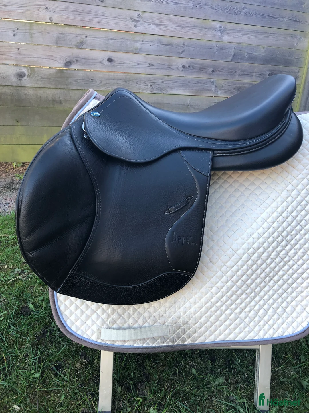 Sadlar hästutrustning till salu: Prisvärd sadel i fint skick - Annons 1