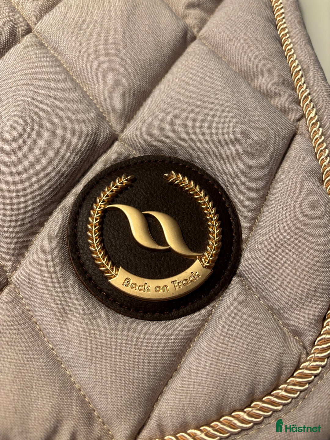 Schabrak & Vojlockar hästutrustning till salu: Back on Track hoppschabrak  i Lidingö - Annons 4