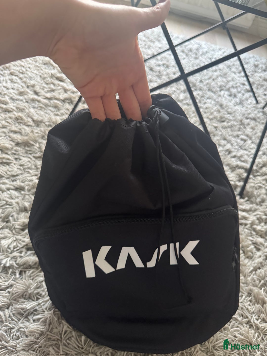 Hjälmar ryttarutrustning till salu: Kask hjälmväska i Gävle - Annons 4